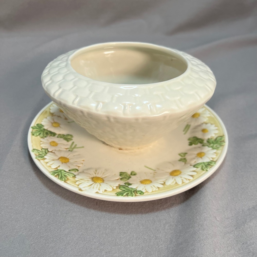 Metlox PoppyTrail Sculptured Daisy Gravy Boat 70s Made in California Flower Frog